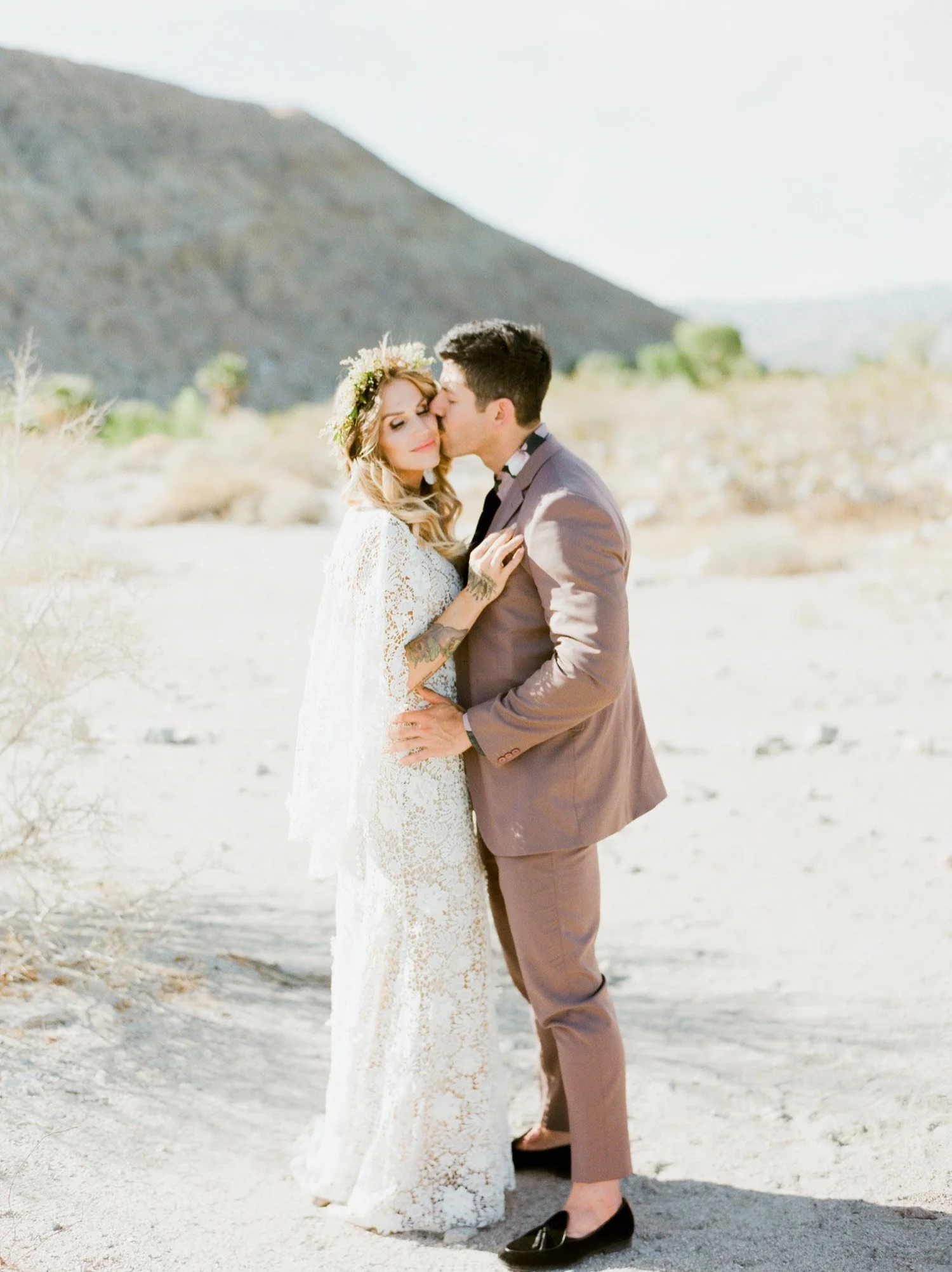 101860050009-2_bride_and_groom_in_palm_springs_desert_1500.jpg