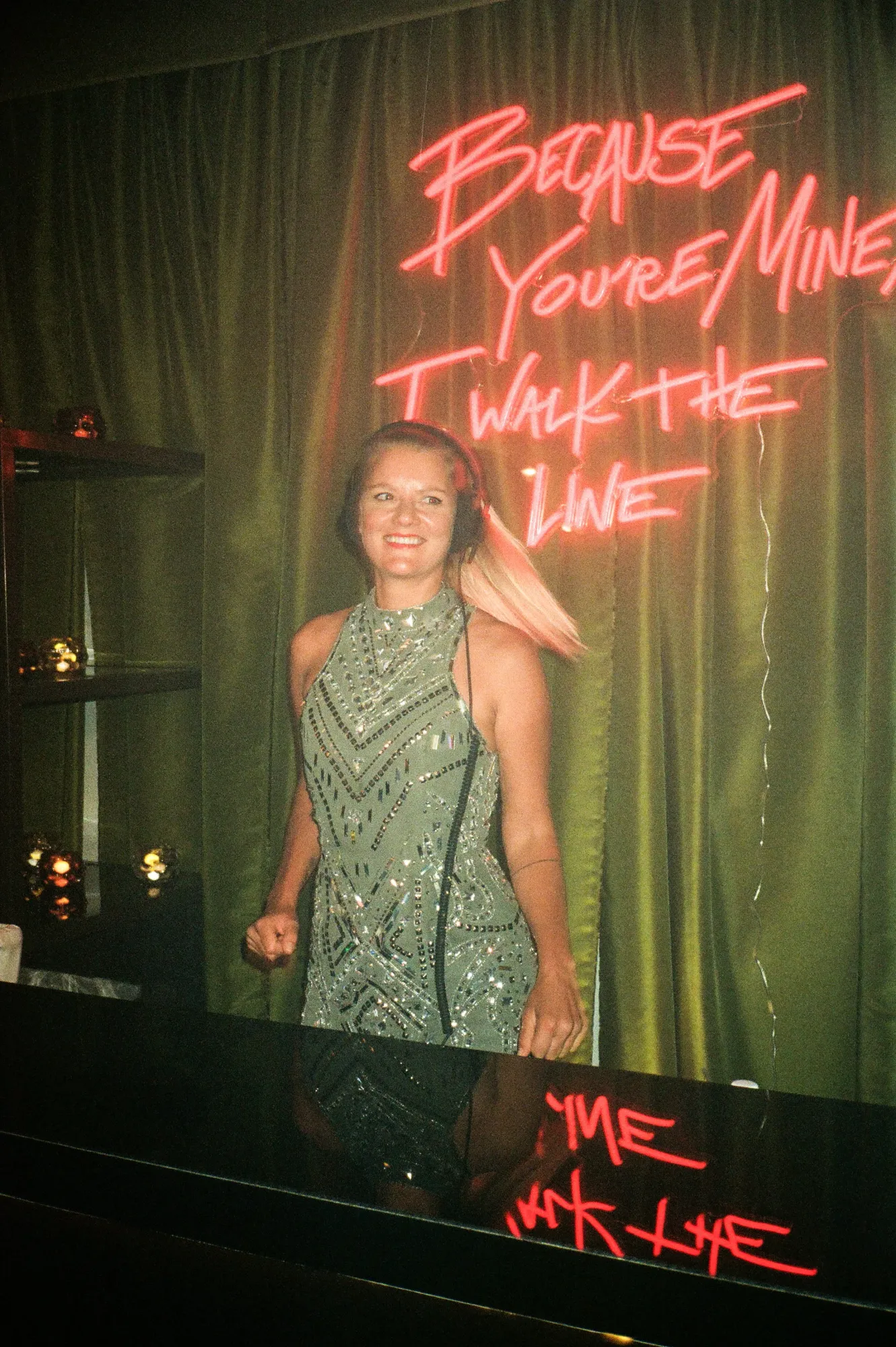 523370160034-2.jpg
